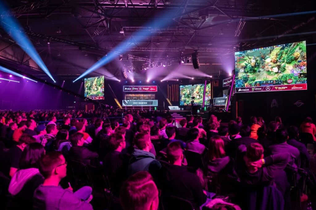 esports tournaments draw crowds at dreamhack 2021