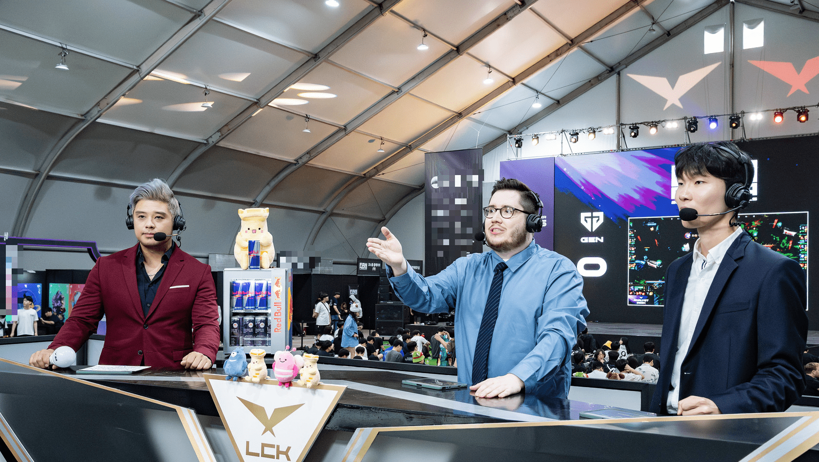 English commentary channels effectively connect LCK and LPL tournaments to international audiences