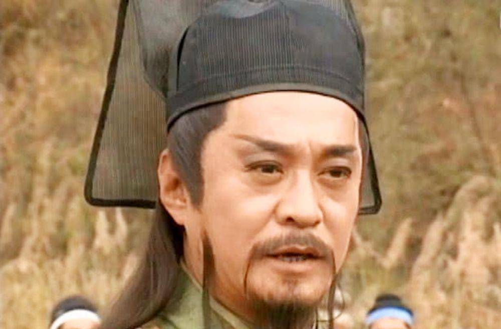 Nhạc Bất Quần has become a soulless person, abandoning his wife and children, distancing himself from his students in pursuit of his dream.