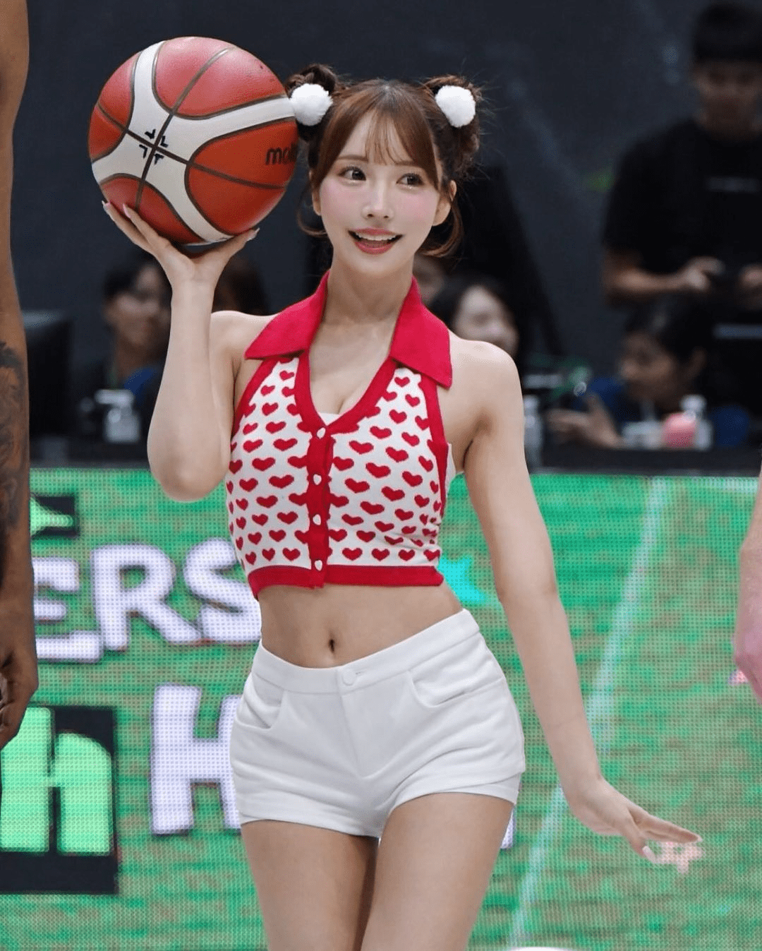 Yua Mikami at the Game