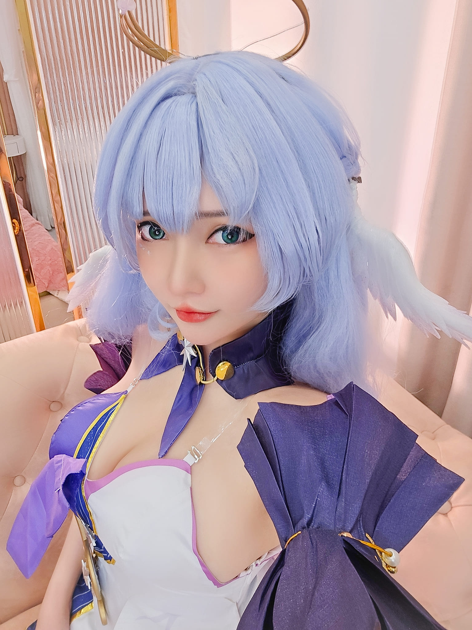 Kỳ Nguyễn in dazzling cosplay