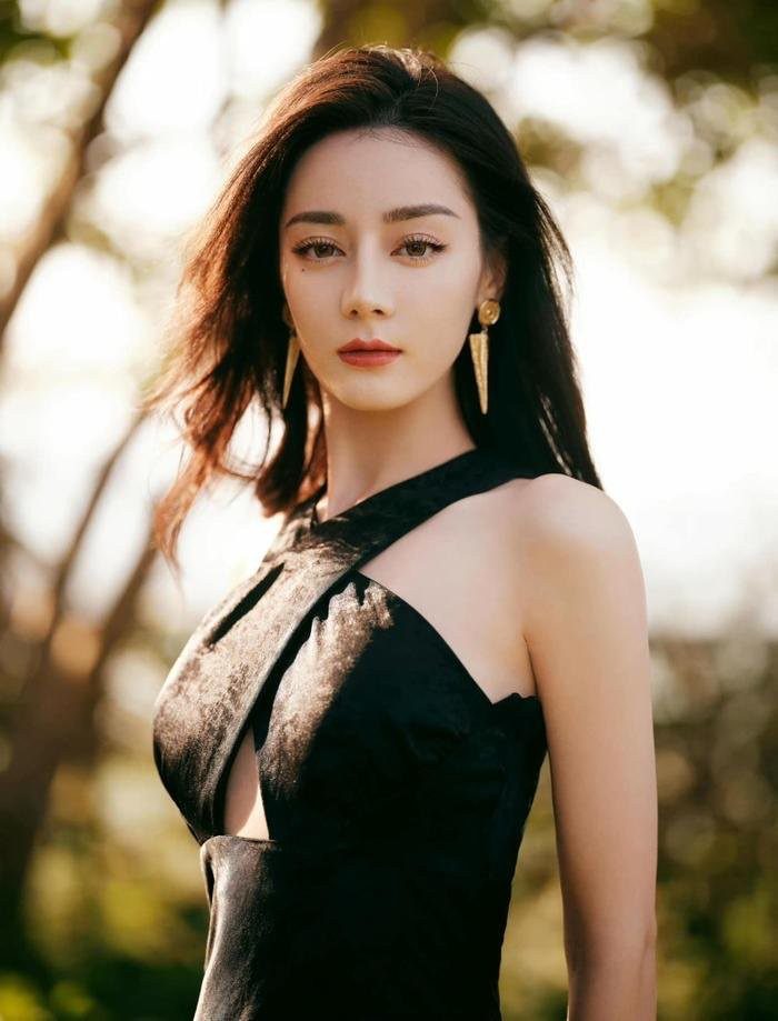 Lá»‡ Nhiá»‡t Ba opens up about her past experiences.