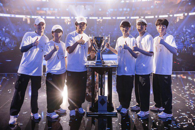 In recent years, there has always been at least one representative from LCK/LPL in the World Championship finals.