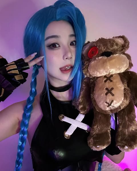 Besides being a caster, Kitty is also an amateur cosplayer